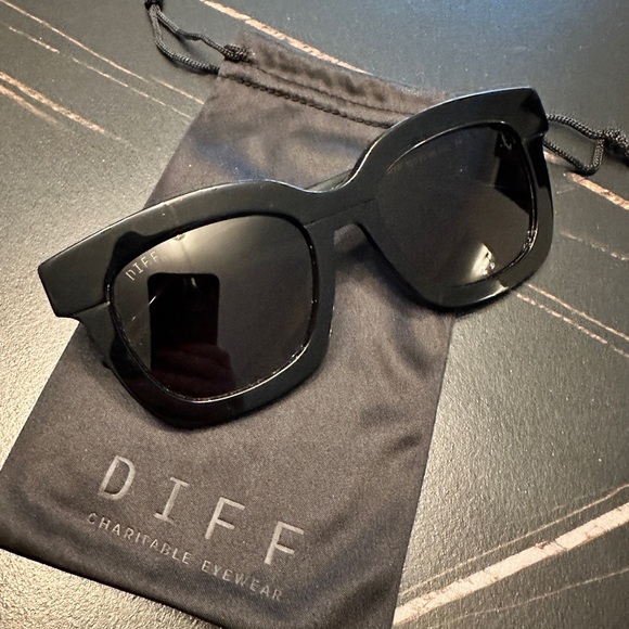 Diff Eyewear Carson Black Sunglasses - Picture 3 of 10
